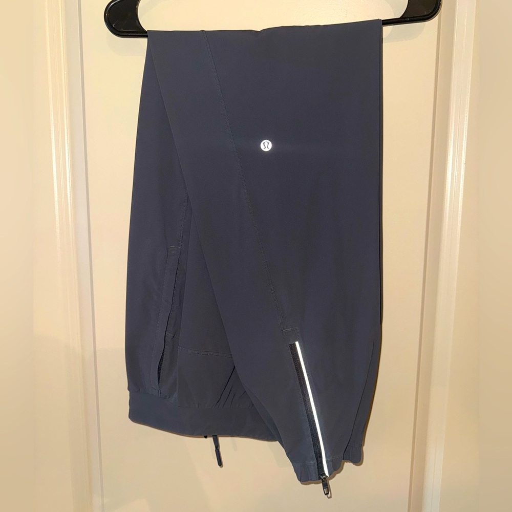 Lululemon Men's XL Tall Surge Joggers (Graphite Grey)
31" Inseam